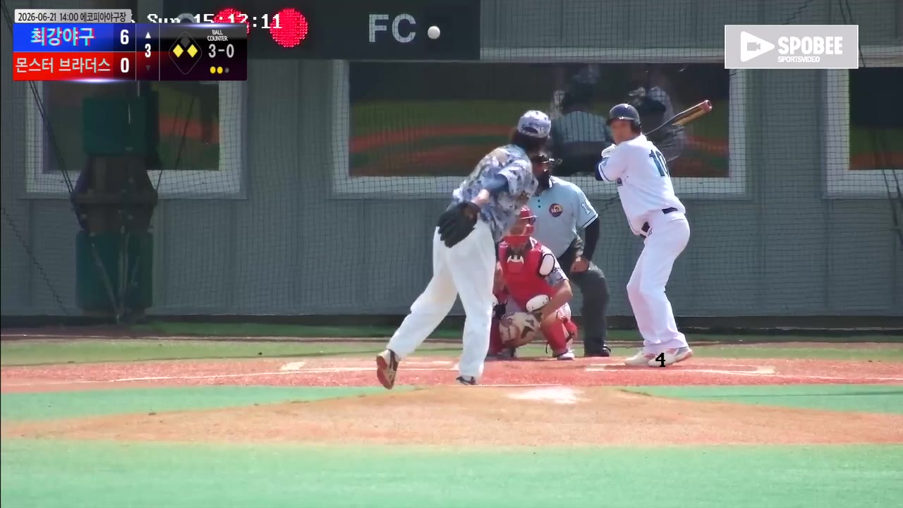 최강야구, 3회 초 7득점 폭발…몬스터 브라더스에 12-1 승리